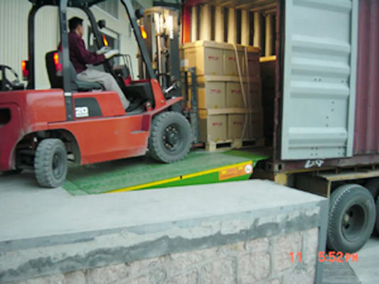 220V Logistics Machines Stationary Loading Dock Ramps Custom