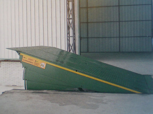 220V Logistics Machines Stationary Loading Dock Ramps Custom