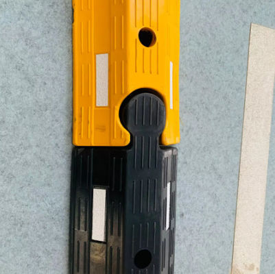 Traffic Safety Products Retractable Road Dividers With Warning Posts Barrier Level Crossing Signs