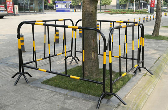 Yellow And Black Iron Horse Guardrail, Temporary Diversion Fence For Traffic Road Construction Safety Warning