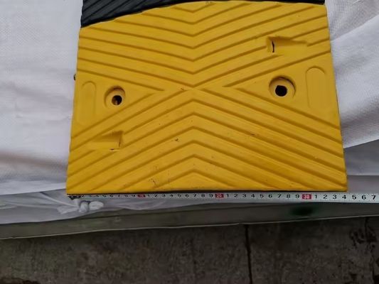 2024 Hot Sale Round Heavy Thick Limite Roadway Safety Speed Breaker Bump