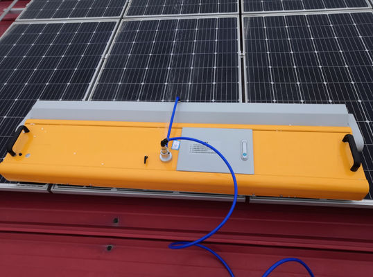 Robot per la pulizia dei pannelli solari a controllo remoto Robot per la pulizia fotovoltaica a controllo remoto