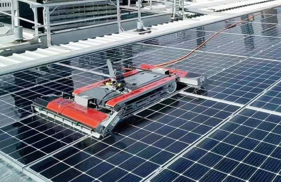 Robot di pulizia dei pannelli solari sul tetto a batteria in modalità secca/acqua Robot di pulizia solare fotovoltaica